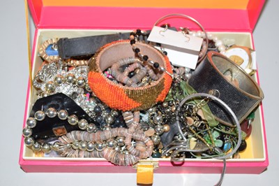 Lot 130 - Box of costume jewellery