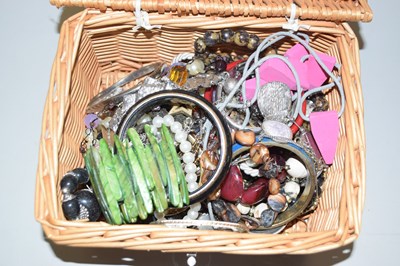 Lot 135 - Basket of costume jewellery
