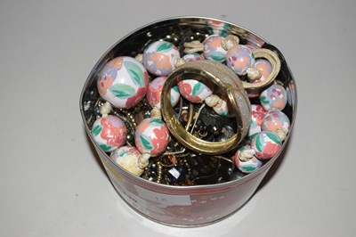Lot 139 - Tin of costume jewellery