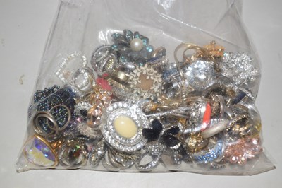 Lot 142 - Group of mainly costume jewellery rings