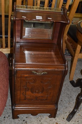 Lot 259 - A late Victorian mahogany coal purdonium