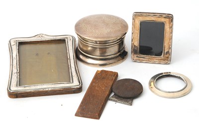 Lot 79 - Mixed Lot: A George V silver ring box of...
