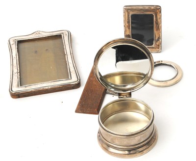 Lot 79 - Mixed Lot: A George V silver ring box of...