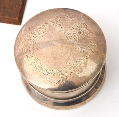 Lot 79 - Mixed Lot: A George V silver ring box of...