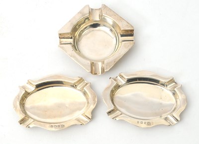 Lot 83 - A pair of George V silver ashtrays of plain...
