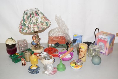 Lot 526 - Mixed Lot: Assorted candles, table lamps etc