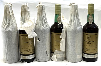 Lot 186 - Henrique & Henriques Reserva Dry Sercial...