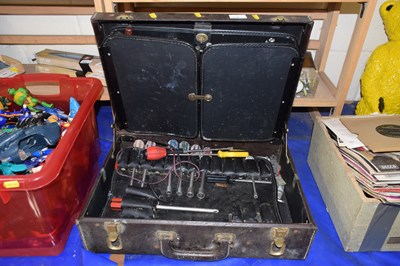 Lot 576 - A case of screwdrivers, sockets and other...
