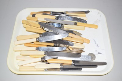 Lot 618 - A tray of assorted cutlery