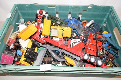 Lot 621 - A box of various play worn toy vehicles