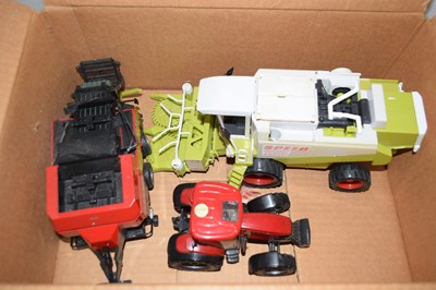 Lot 626 - A model combine harvester together with...