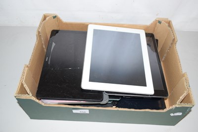 Lot 658 - Mixed Lot: iPads and tablet computers, sold as...
