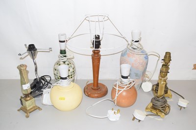 Lot 661 - Mixed lot of table lamps