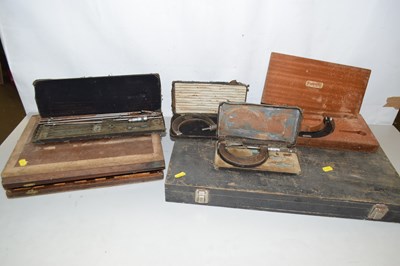 Lot 695 - A mixed lot: Cased callipers and other items