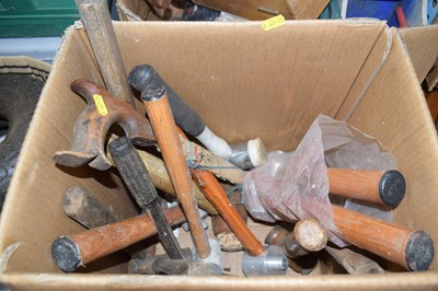 Lot 793 - Box of assorted tools
