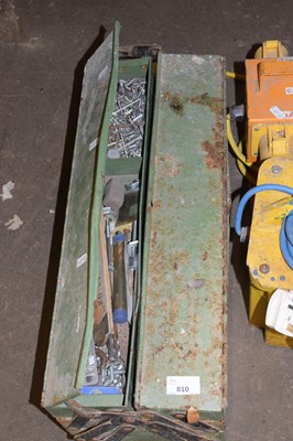 Lot 810 - Green cantilever toolbox and contents