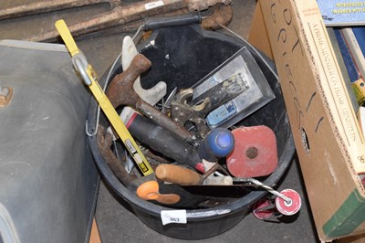 Lot 863 - Bucket of assorted tools