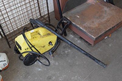 Lot 886 - A pressure washer