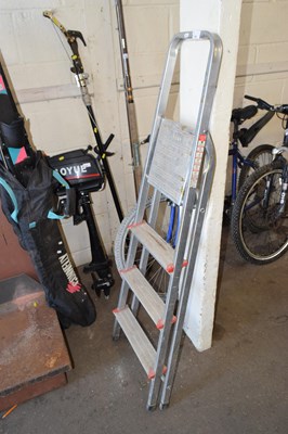 Lot 891 - An aluminium stepladder