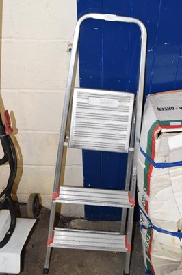 Lot 901 - Aluminium stepladder