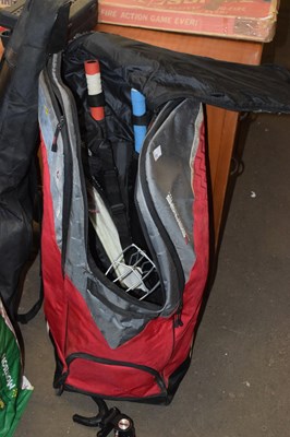 Lot 772 - A Slazenger bag containing Slazenger cricket...