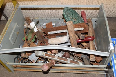 Lot 789 - Box of assorted tools