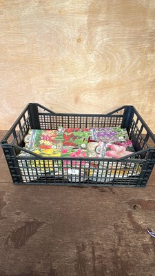 Lot 1025 - mixed crate of 15 packs of Summer bulbs