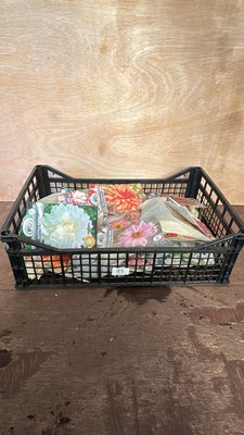 Lot 1089 - Crate of 15 packs of summer bulbs