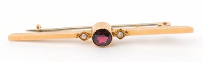 Lot 45 - A garnet and seed pearl bar brooch, with...
