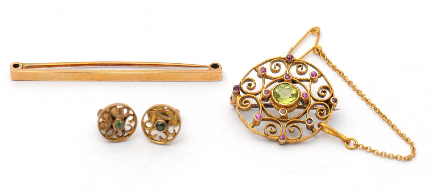 Lot 71 - A group of 15ct jewellery: to include a...