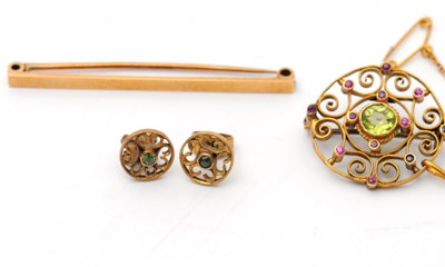 Lot 71 - A group of 15ct jewellery: to include a...