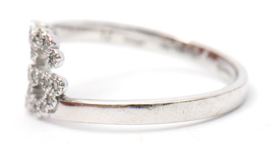 Lot 35 - A diamond ring, with two interlocking diamond...
