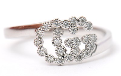 Lot 35 - A diamond ring, with two interlocking diamond...