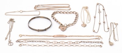 Lot 139 - A quantity of silver and white metal jewellery,...
