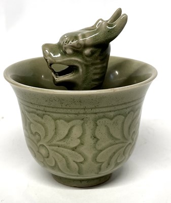Lot 257 - A Chinese longquan style celladon glazed...