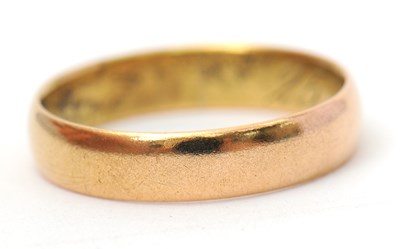 Lot 31 - A diamond ring, set with three small rose cut...