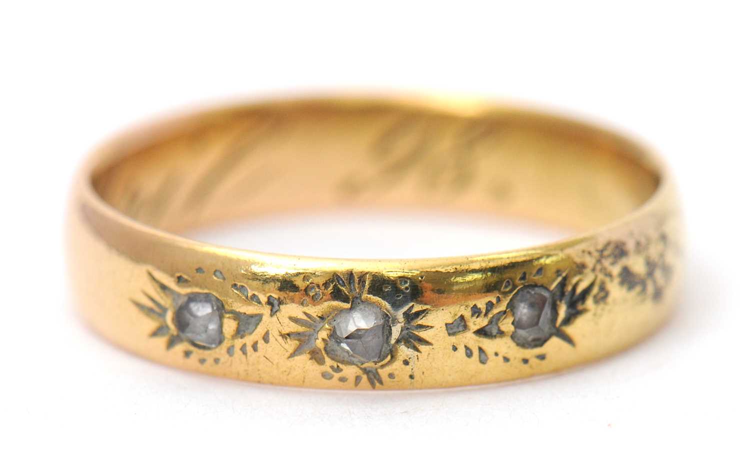 Lot 31 - A diamond ring, set with three small rose cut...