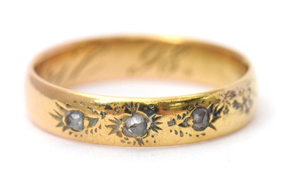 Lot 31 - A diamond ring, set with three small rose cut...
