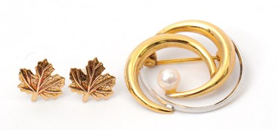 Lot 70 - A bi-colour cultured pearl brooch, stamped 9ct,...