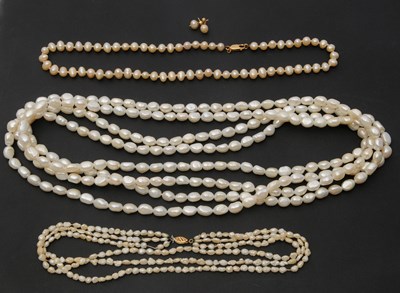 Lot 145 - A quantity of costume pearls, to include a...