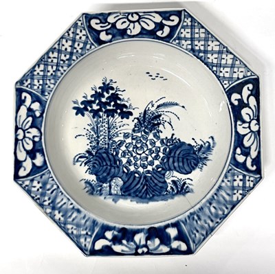Lot 321 - An English porcelain dish of octagonal shape...