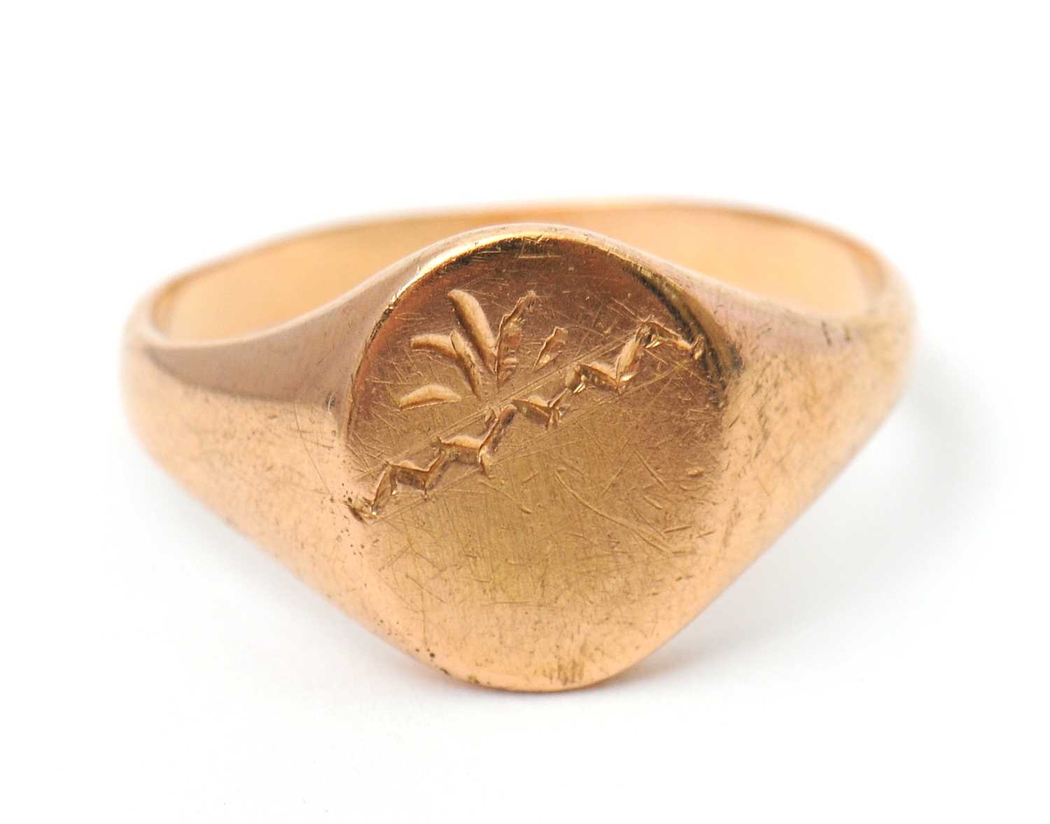 Lot 88 - A signet ring, in unmarked yellow metal (tests...