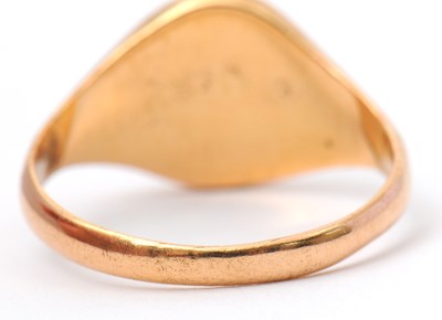 Lot 88 - A signet ring, in unmarked yellow metal (tests...