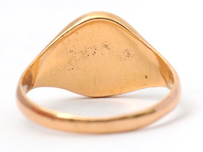 Lot 88 - A signet ring, in unmarked yellow metal (tests...