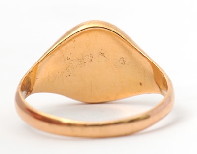 Lot 88 - A signet ring, in unmarked yellow metal (tests...