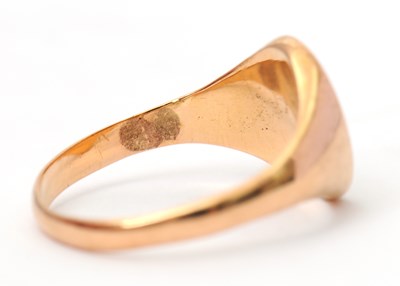 Lot 88 - A signet ring, in unmarked yellow metal (tests...