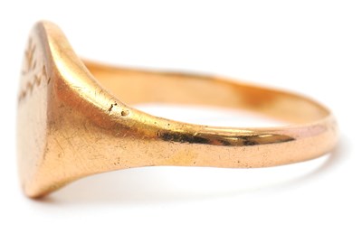 Lot 88 - A signet ring, in unmarked yellow metal (tests...
