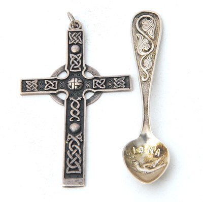 Lot 100 - Mixed Lot: A silver Iona spoon by Alexander...
