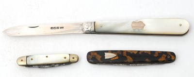 Lot 101 - Mixed Lot:  An George V silver bladed and...