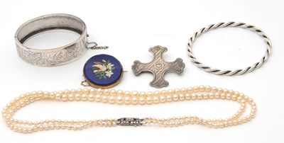 Lot 131 - A mixed lot: to include a hnged bangle stamped...